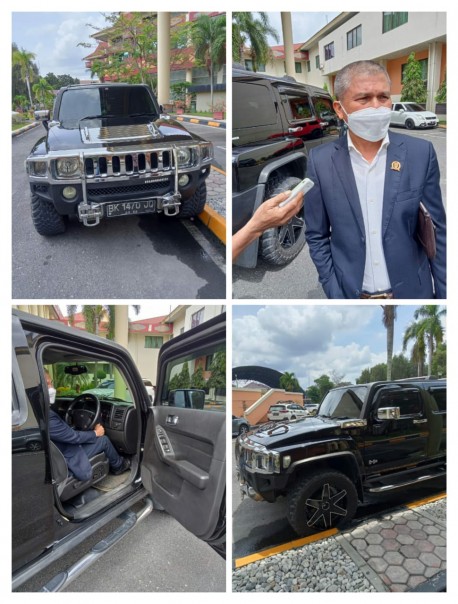 Foto Sahidin dengan mobil Hummer 