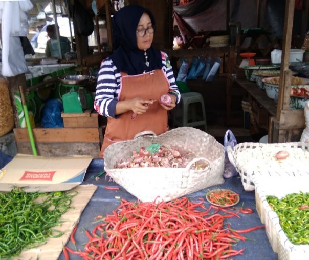 Pedagang cabai di Pasar Agus Salim Pekanbaru. Foto: Surya/Riau1.