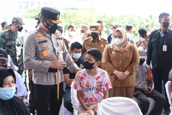 Saat peninjauan vaksinasi