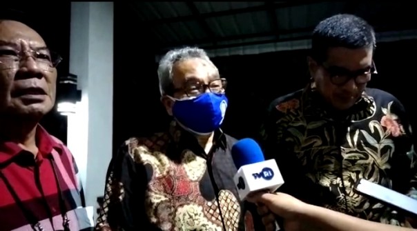 ketua LPJK Kementrian PUPR Ir. Taufik Widjoyono, M.Sc bersama pengurus Gapensi pusat dan Riau saat diwawancarai jelang  pelaksanaan Musda Gapensi Riau besok. Sabtu 30 Oktober 2021