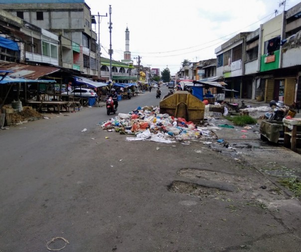 Salah satu ruas Jalan Agus Salim Pekanbaru. Foto: Surya/Riau1.