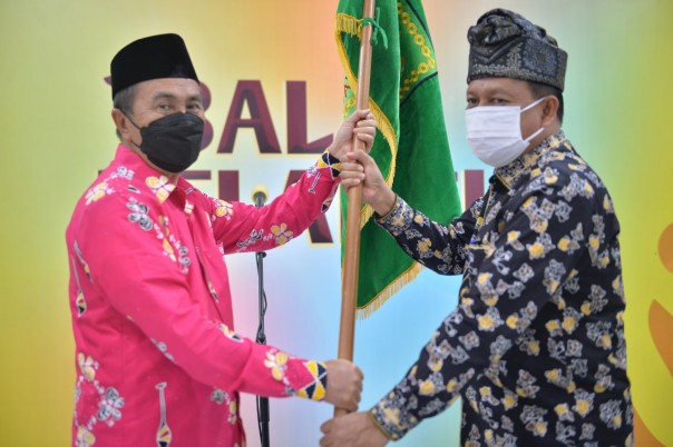 Pelepasan peserta MTQ Korpri Riau secara simbolis (Foto: MCR.go.id)