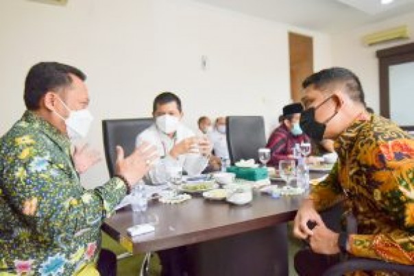 Saat Bupati Catur diskusi dengan Staf Kepresidenan (Foto: Kominfo Kampar)