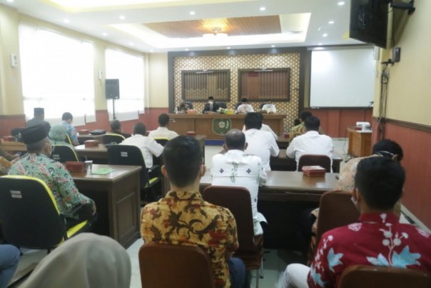 Saat penyerahan Beasiswa bagi siswa di Siak (Foto: Riau24.com grup)