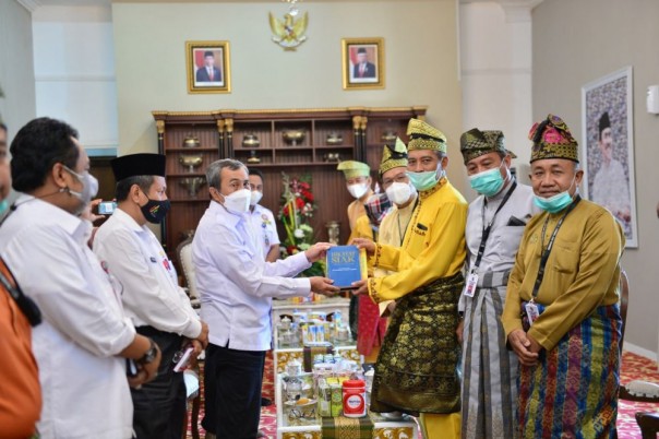 Kunjungan Pemko Pekanbaru ke kediaman Gubri