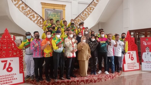 Saat silaturahim atlet bersama Bupati Kasmarni