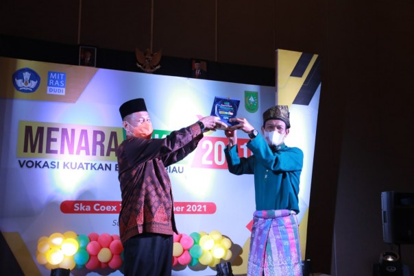 Asisten I Setdaprov Riau, Masrul Kasmy saat tutup program menara vokasi