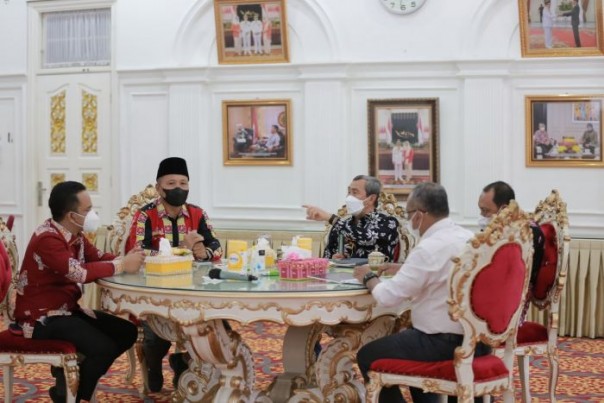 Saat pertemuan Gubri Syamsuar dengan Direktur BUMDesa se Riau