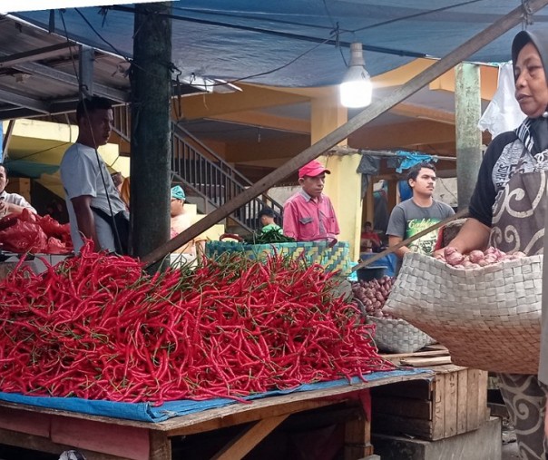 Pedagang cabai di Jalan Agus Salim. Foto: Surya/Riau1.