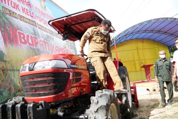 Traktor bantuan 