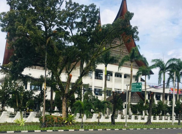 Kantor DPRD Sumatera Barat (foto:Kabarsumbar)