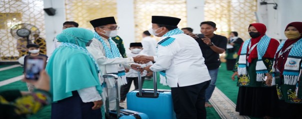 Saat pelepasan jemaah umroh