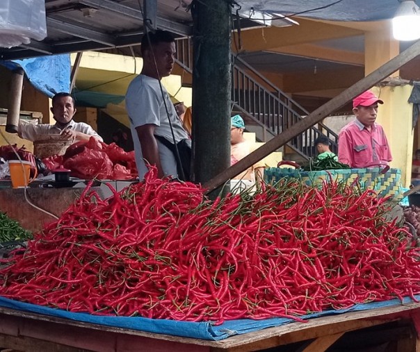 Pedagang cabai di Jalan Agus Salim Pekanbaru. Foto: Surya/Riau1.