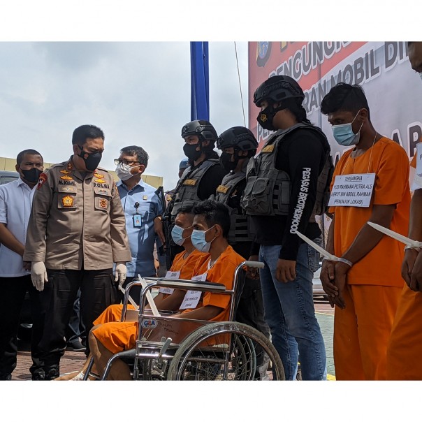 Kapolda Riau Irjen Pol Mohammad Iqbal dalam jumpa persnya terkait pengungkapan kasua pembakaran mobil dinas Kepala Penganan Lapas di Pekanbaru.