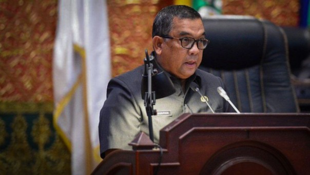 Wagubri, Edy Natar saat rapat paripurna di DPRD Riau