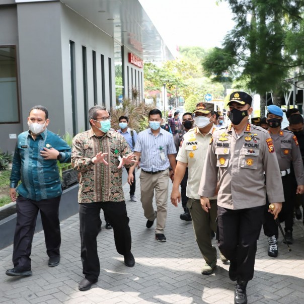 Kapolresta Pekanbaru meninjau fasilitas rumah sakit, Isoter hingga penyimpanan obat, mengantisipasi potensi lonjakan Covid-19