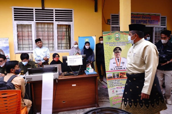 Bupati Siak, Alfedri dalam program Bujang Kampung