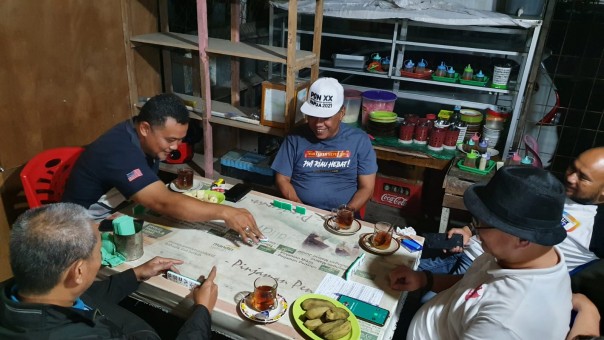 Saat pertandingan Domino berlangsung 