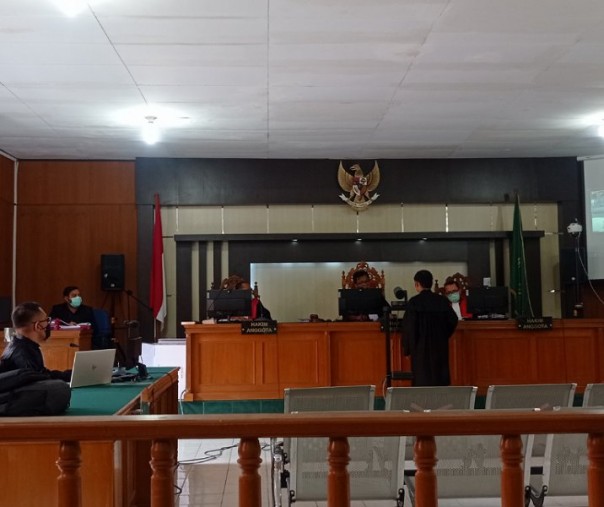 Sidang perkara suap GM PT Adimulia Agrolestari Sudarso di Pengadilan Tipikor Pekanbaru, Rabu (16/3/2022). Foto: Surya/Riau1.