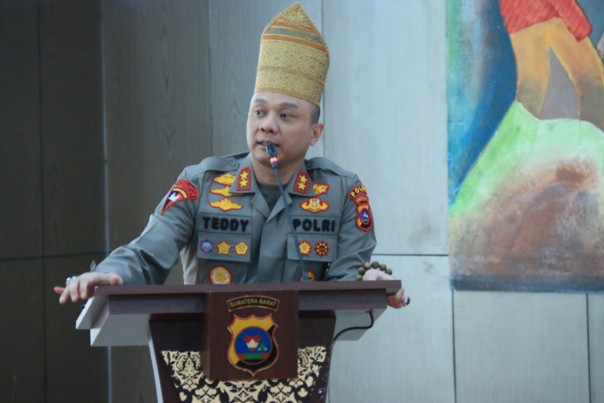 Kapolda Sumatra Barat, Irjen Pol Teddy Minahasa Putra