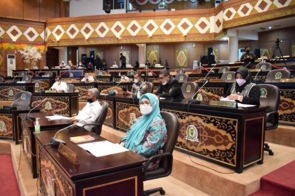 Saat Rapat Paripurna DPRD Riau berlangsung  