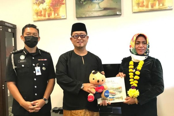 Istri gubri bersama Menteri Melaka