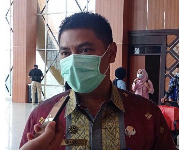 Sekretaris DPMPTSP Pekanbaru Rudi Misdian. Foto: Surya/Riau1.