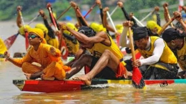 Pacu Jalur di Kuansing 