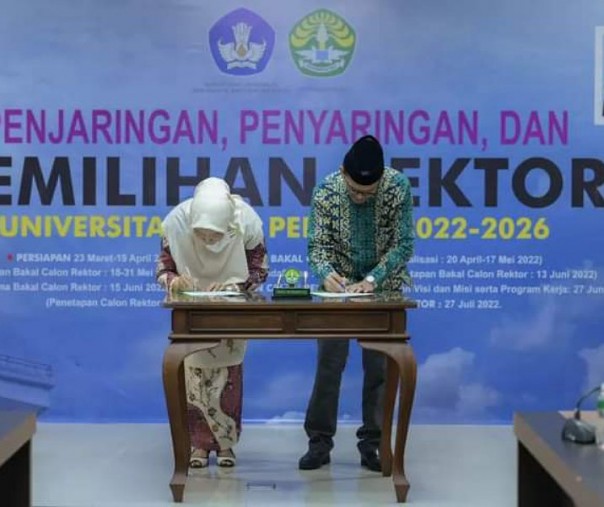 Para calon rektor UNRI saat proses pendaftaran di Gedung Rektorat. Foto: Istimewa. 