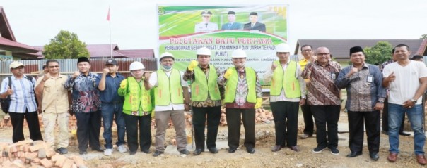 Peletakan batu pertama pembangunan gedung PLHU