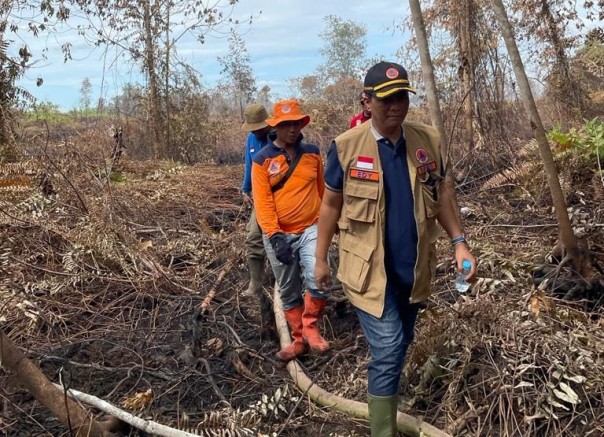 Pemadaman lahan yang terbakar