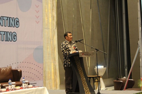 Kepala Bappedalitbang Riau, Emri Juli Harnis dalam arahannya  