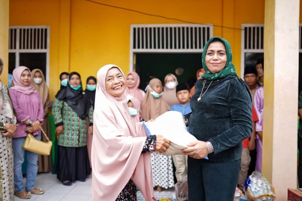 Misnarni Syamsuar Bunda Yatim Piatu Riau kunjungi Panti Asuhan di Bengkalis