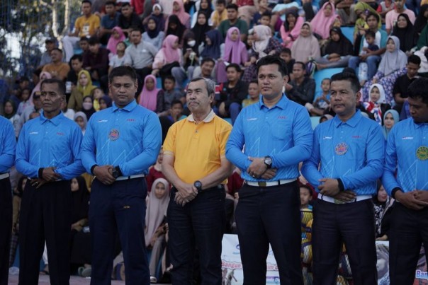 Gubernur Riau, Syamsuar saat resmikan akademi voli SPB 