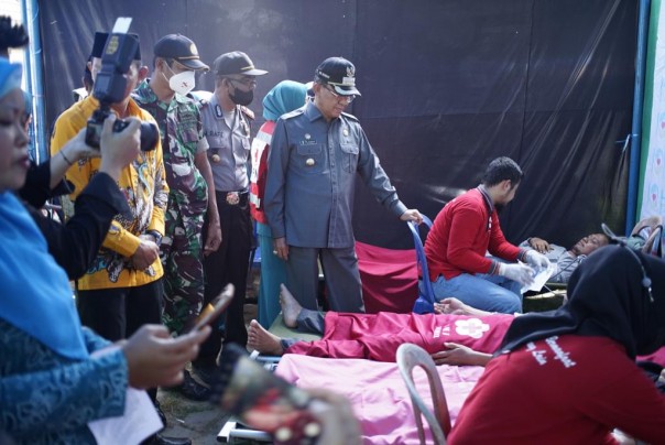 Bupati HM Wardan tinjau donor darah