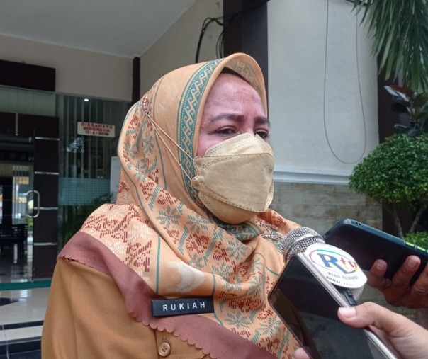Kepala SMP Negeri 4 Pekanbaru Rukiah. Foto: Surya/Riau1.