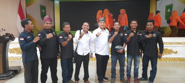 Pengurus PWI Rohul bersama ketua PWI Riau