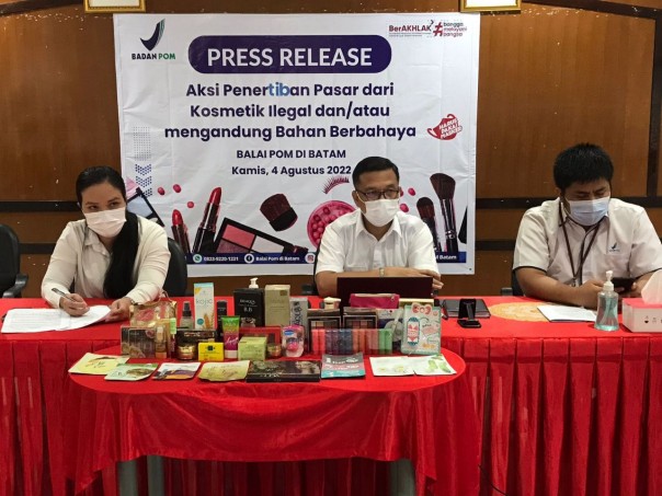 Kosmetik ilegal yang diamankan BPOM Batam (Foto/Batamnews)