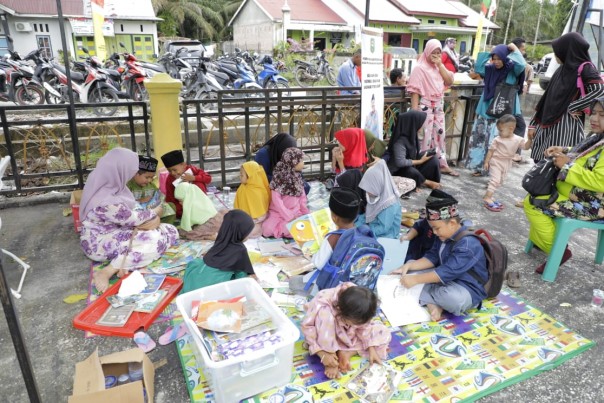 Perpustakaan keliling di Program Bujang Kampung