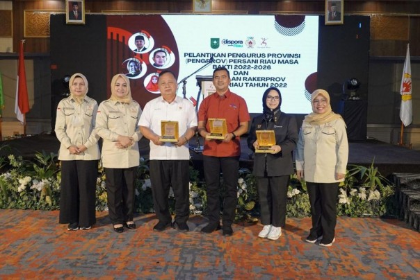 Pengurus Persani bersama Kadispora Riau