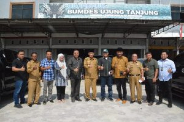 Saat kunjungan DPRD Riau pada BUMDes di Rokan Hilir