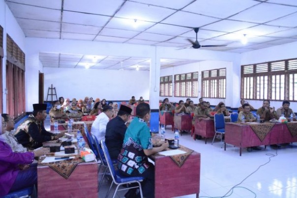 Anggota DPRD Riau di SMA Negeri 1 Kota Pinang Provinsi Sumatera Utara