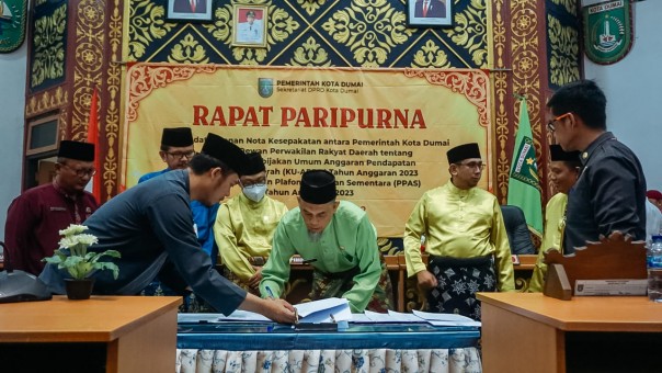 Wako Dumai tandatangani KU-APBD dan PPAS tahun 2023