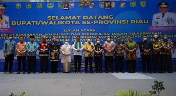 Bupati se Riau tandatangani komitmen percepatan jaminan kesehatan semesta.