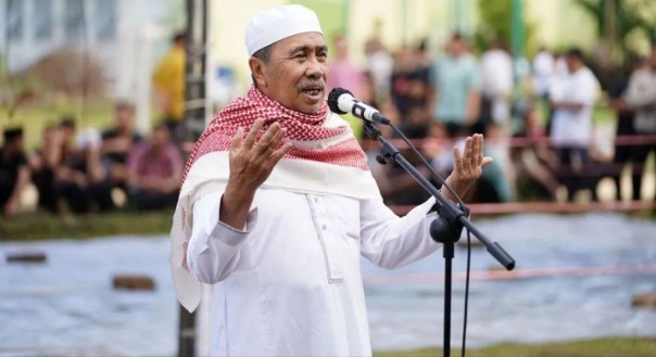 Gubernur Riau, Syamsuar saat Idul Adha di Pondok Pesantren Babussalam Pekanbaru.