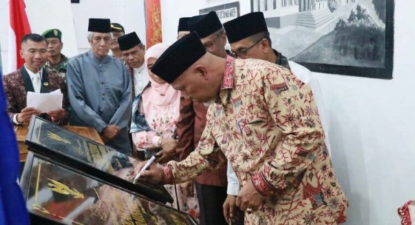 Gubernur Sumbar Mahyeldi saat resmikan SMAN 2 Bukittinggi sebagai cagar budaya nasional