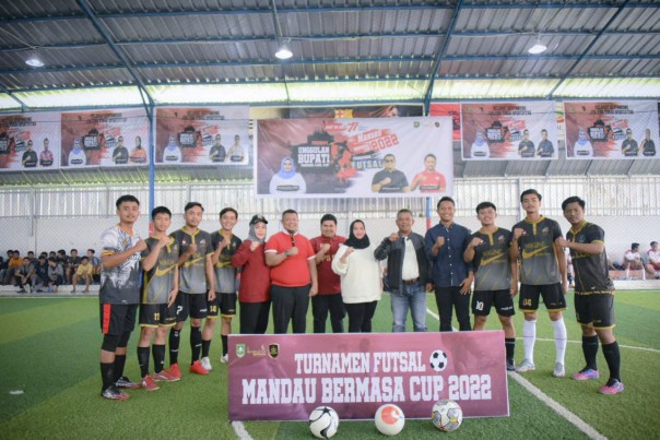 Bupati Kasmarni buka turnamen futsal