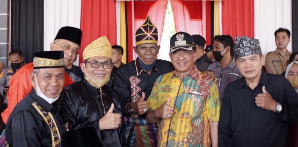 Bupati HM Wardan di festival pacu jalur Kuansing 