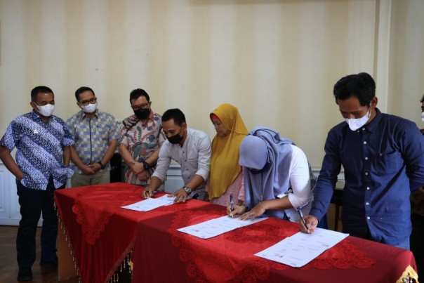 Penyerahan bantuan