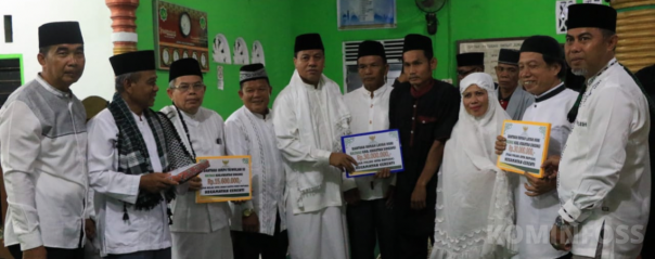 Plt Bupati Kuansing bersama jemaah di Cerenti